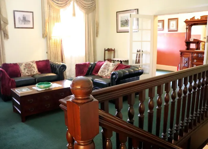 Clifton Motel & Grittleton Lodge