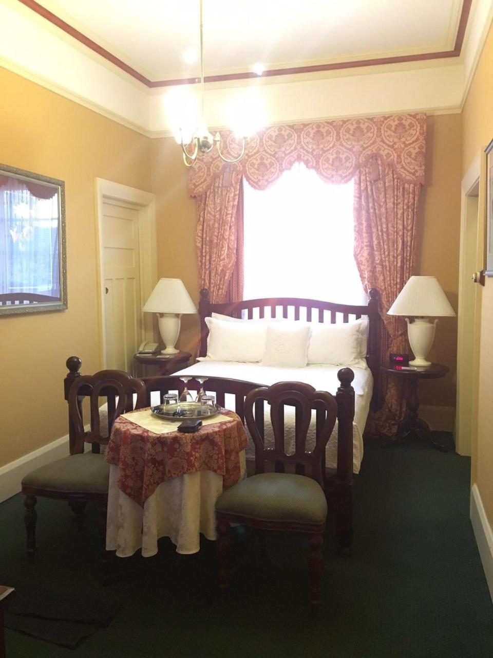 Clifton & Grittleton 3*