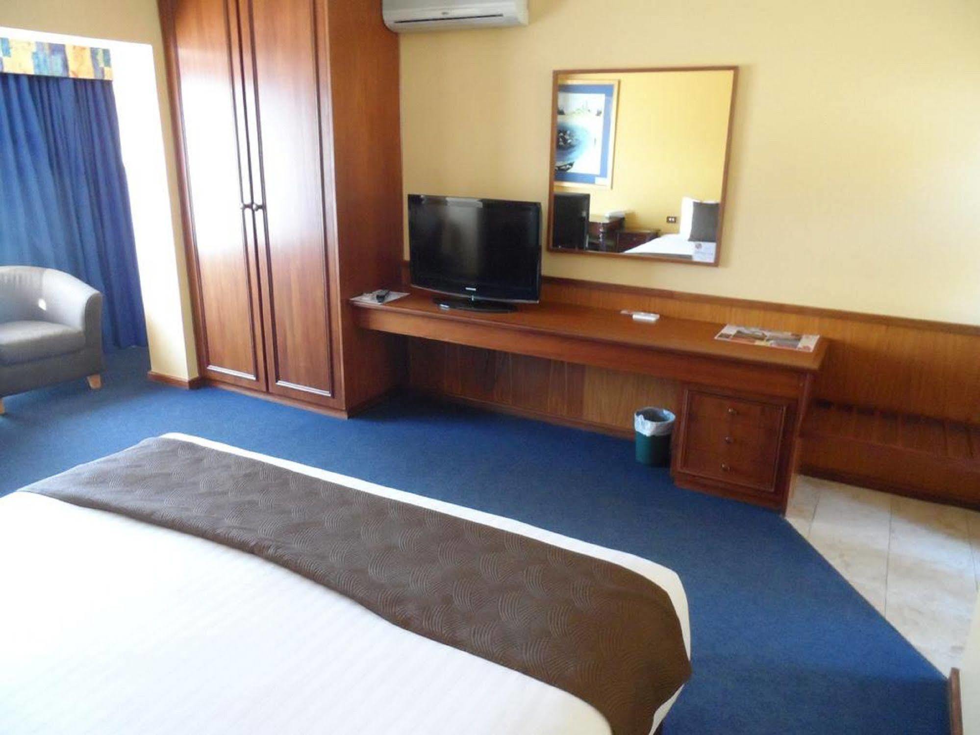 Clifton & Grittleton Hotel 3*