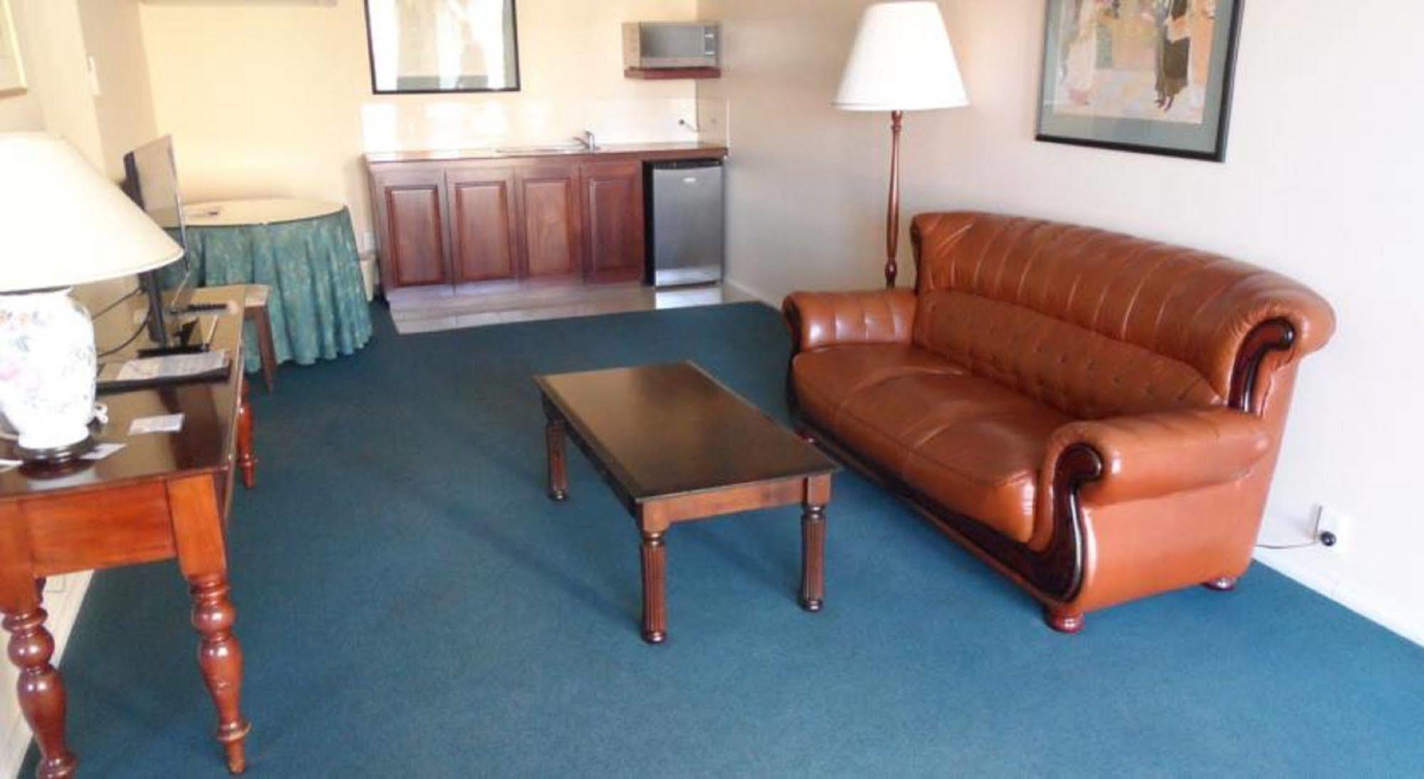 Clifton & Grittleton Hotel